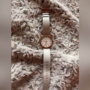 Marc Jacobs Watch - White leather strap with rose gold detailing